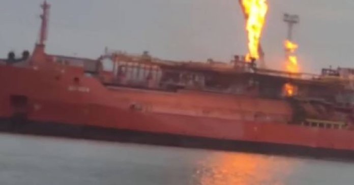 Evacuare de urgență în Plauru, Tulcea, din cauza unei nave cu GPL lovite de drone rusești în decursul nopții trecute