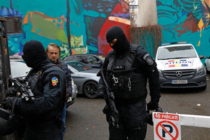 Un furnizor de energie major, bănuit că a fraudat statul pentru a obține subvenții semnificative. Descinderi în mai multe locații.