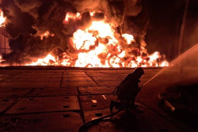 Atacuri rusești asupra terminalelor ucrainene de la limita cu România: Detectări MApN și notificare RO-Alert în Tulcea și Galați