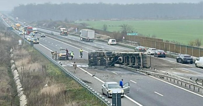 Incident pe Autostrada A3: trei militari francezi din batalionul de la Cincu au salvat viața unui șofer de TIR