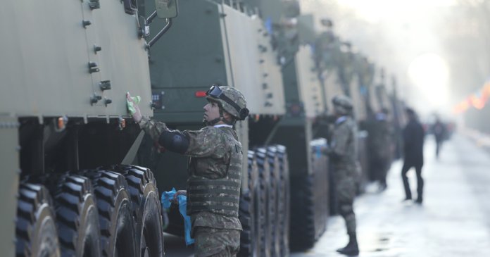 Motivul pentru care România progresează cu dificultate în demersul de înarmare. Irineu Darău: „Culegem consecințele nefaste ale deciziilor sau absenței de acțiune din trecut.”