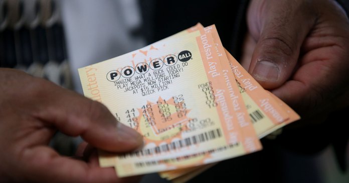 Povestea băiatului de 21 de ani care a obținut 28 de milioane de dolari la loterie și alegerea care l-a salvat de ruină.