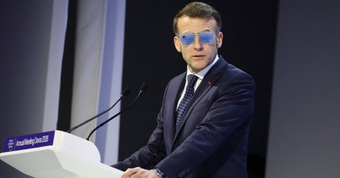 Emmanuel Macron, o prezență impresionantă cu ochelari de soare în cadrul discursului de la Davos