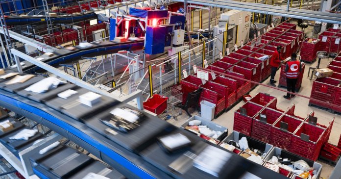 Mii de deținători, notificați de forțele armate norvegiene cu privire la eventualitatea confiscării clădirilor și a bunurilor în situații de război