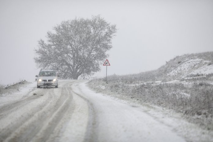 Nicușor Dan, blocat în a se întoarce din Paris. Cauzele întârzierii aeronavei militare Spartan care l-a transportat în Franța