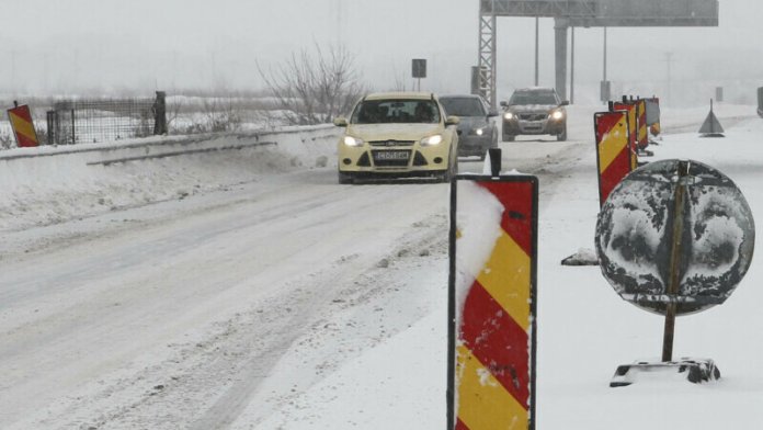 Ninsori și lapoviță în creștere pe vaste zone din țară. Cod galben și portocaliu avertizat de meteorologi
