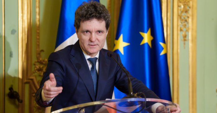 Răspunsul lui Nicușor Dan la întrebarea: „Ar trebui România să se resimtă periclitată de retorica agresivă a lui Donald Trump?”