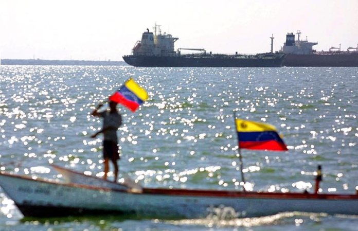 Venezuela dispune de zăcăminte de petrol, însă se confruntă cu o datorie externă imensă. Cine sunt „vulturii” care așteaptă să-și recupereze investițiile?