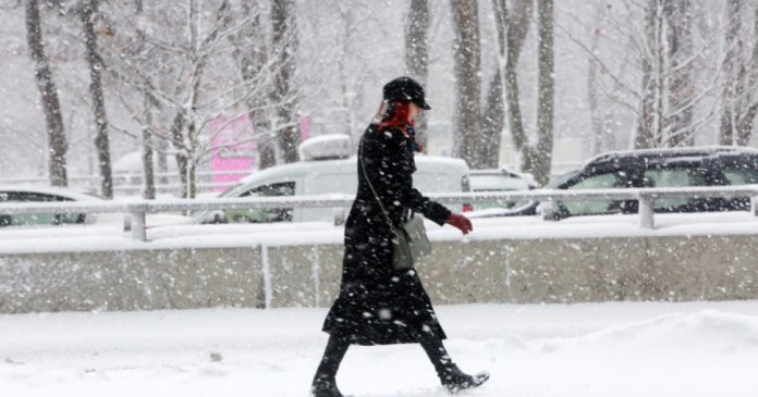 Meteorologii anunță temperaturi scăzute, precipitații sub formă de ninsoare și un strat de zăpadă de 9 centimetri în București. Previziunea pentru zilele care urmează.