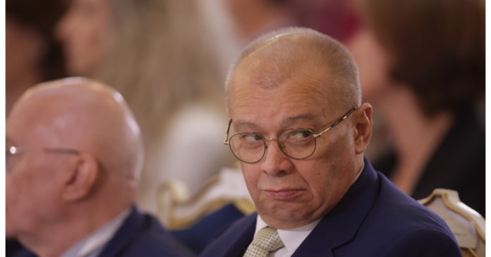 Nicușor Dan l-a destituit pe Dan Mihalache din postura de ambasador al României în Cipru.