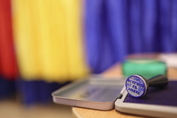 Sondaj CURS: Opiniile bucureștenilor privind alegerile locale de duminică. Concurență acerbă între primele patru formațiuni.