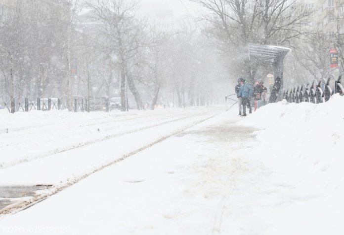 Unde va ninge puternic în orele următoare. Comunicat de ultimă oră de la ANM / Starea circulației pe șoselele din România. Informatii din Gara de Nord.