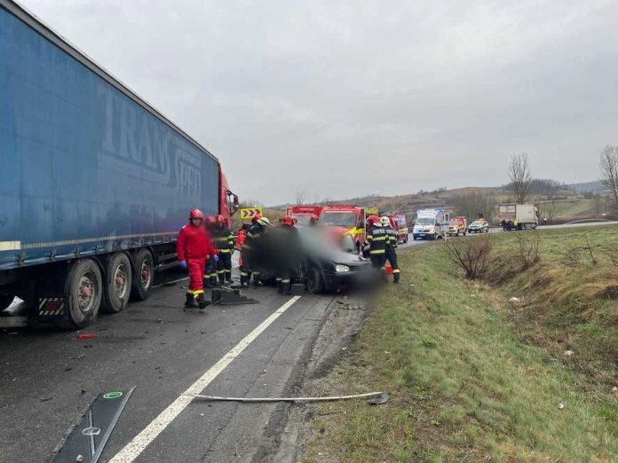 Accident mortal între două camioane și un automobil în Cluj: Cinci bărbați au pierdut viața