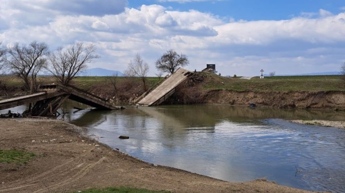 Fabrică de contrafacere a banilor identificate în Suceava: Trei români și un italian implicați într-o înșelătorie de 1,2 milioane de euro.