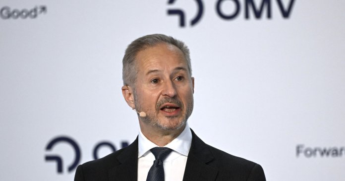 Șeful OMV semnalează o eventuală criză de combustibil: „Este necesar să diminuăm utilizarea vehiculelor”