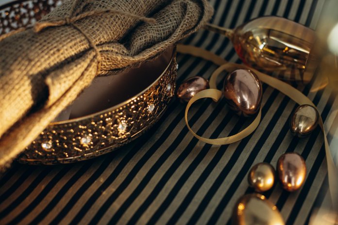 De ce nu toate bijuteriile din aur au același luciu?