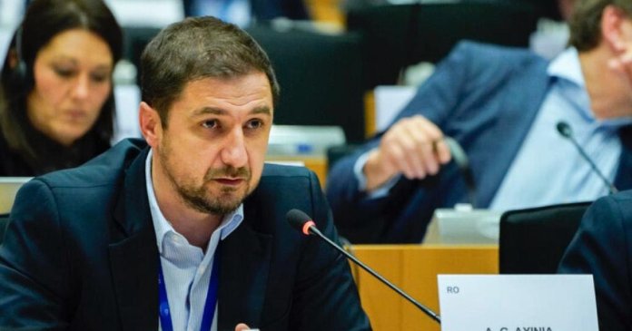 „A fost nostim cum s-au chinuit să ne scoată etichetele”. Eurodeputat AUR, referitor la negocierile...