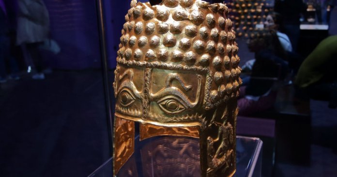 Coiful de la Coțofenești și brățările dacice sustrase din muzeul Drents din Olanda au fost restituite.