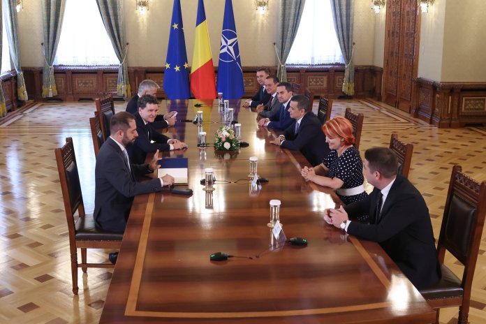 Nicușor Dan cheamă miercuri formațiunile din coaliție la negocieri, după ce PSD a retras sprijinul pentru Bolojan. Întâlniri la Cotroceni atât în prima parte a zilei, cât și seara.
