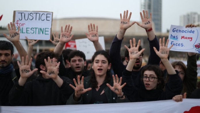 Protest în Tel Aviv împotriva conflictului cu Iranul: „Nu atacați, discutați!”. Coliziuni violente cu...
