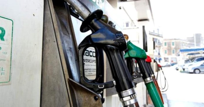 Soluție pentru scăderea costului motorinei: acciză micșorată și actualizare zilnică singulară a prețurilor la...