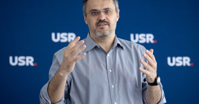 „Aș da preferință să-mi tai mâna decât să-l aleg pe Predoiu premier”, declară Cristian Ghinea (USR) referitor la un...
