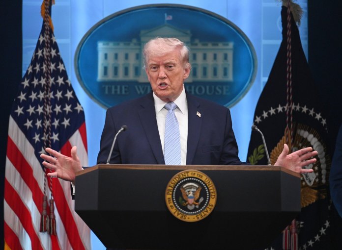 Trump declară oprirea operațiunii „Proiectul Libertate”, imediat după inițiere.
