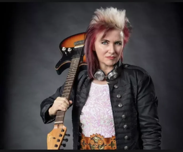 Jennifer Batten, guitarista lui Michael Jackson: „A sosit în București pentru a încuraja românii”