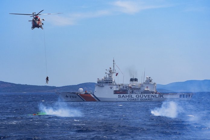 Vessel assaultată și inundată în Marea Neagră, raportază Garda de Coastă Turcă; agresorii rămân neidentificați.