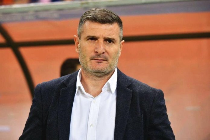 Șumudică, tot mai departe de CFR Cluj » Clubul a pregătit deja o soluție alternativă.