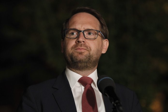USR acuză CCR de „violare a Constituției”. Fritz: „Putem fi liniștiți: CCR-PSD a justificat că pedeapsa nu se aplică mie, ci mandatului meu”